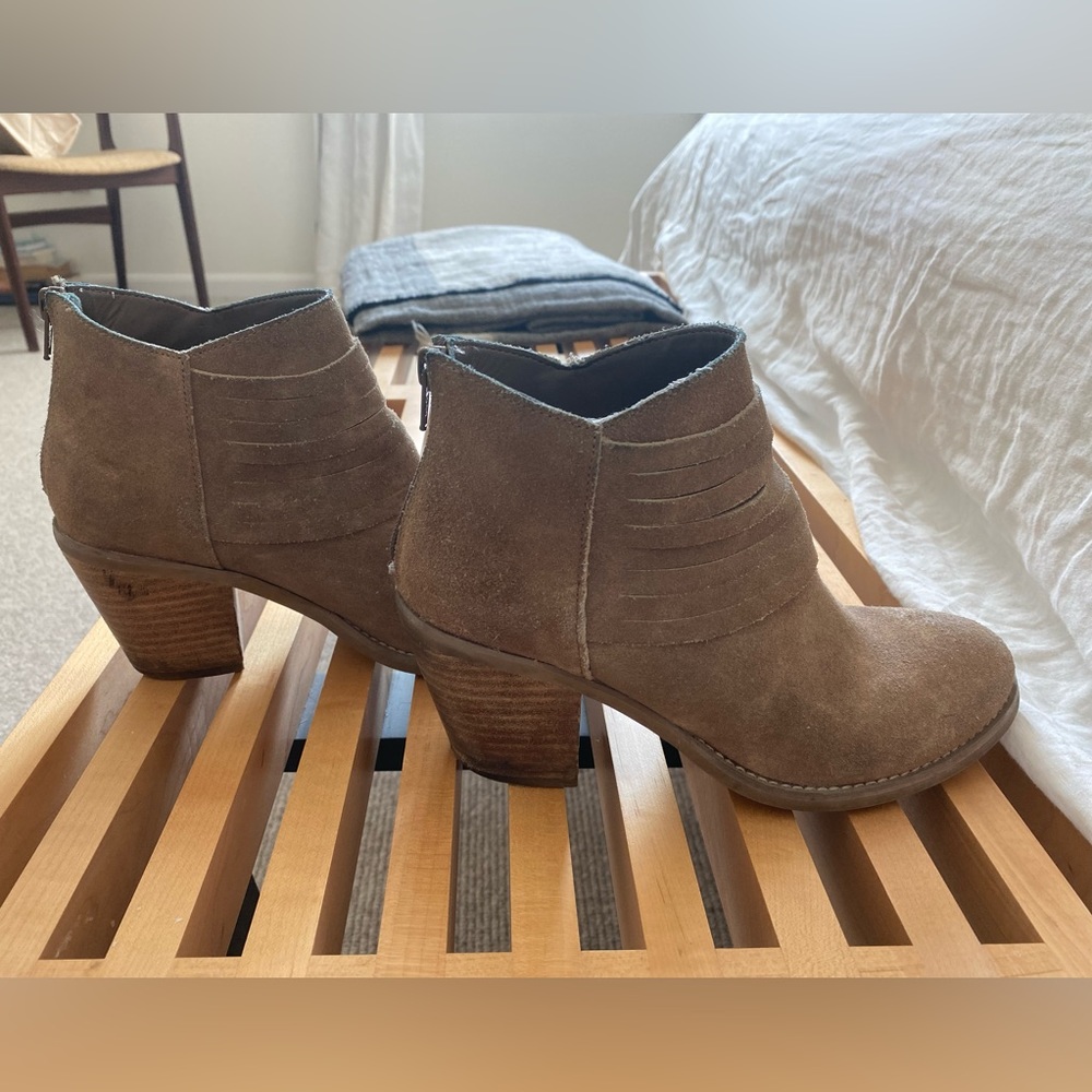 Seychelles tan suede booties, size 8